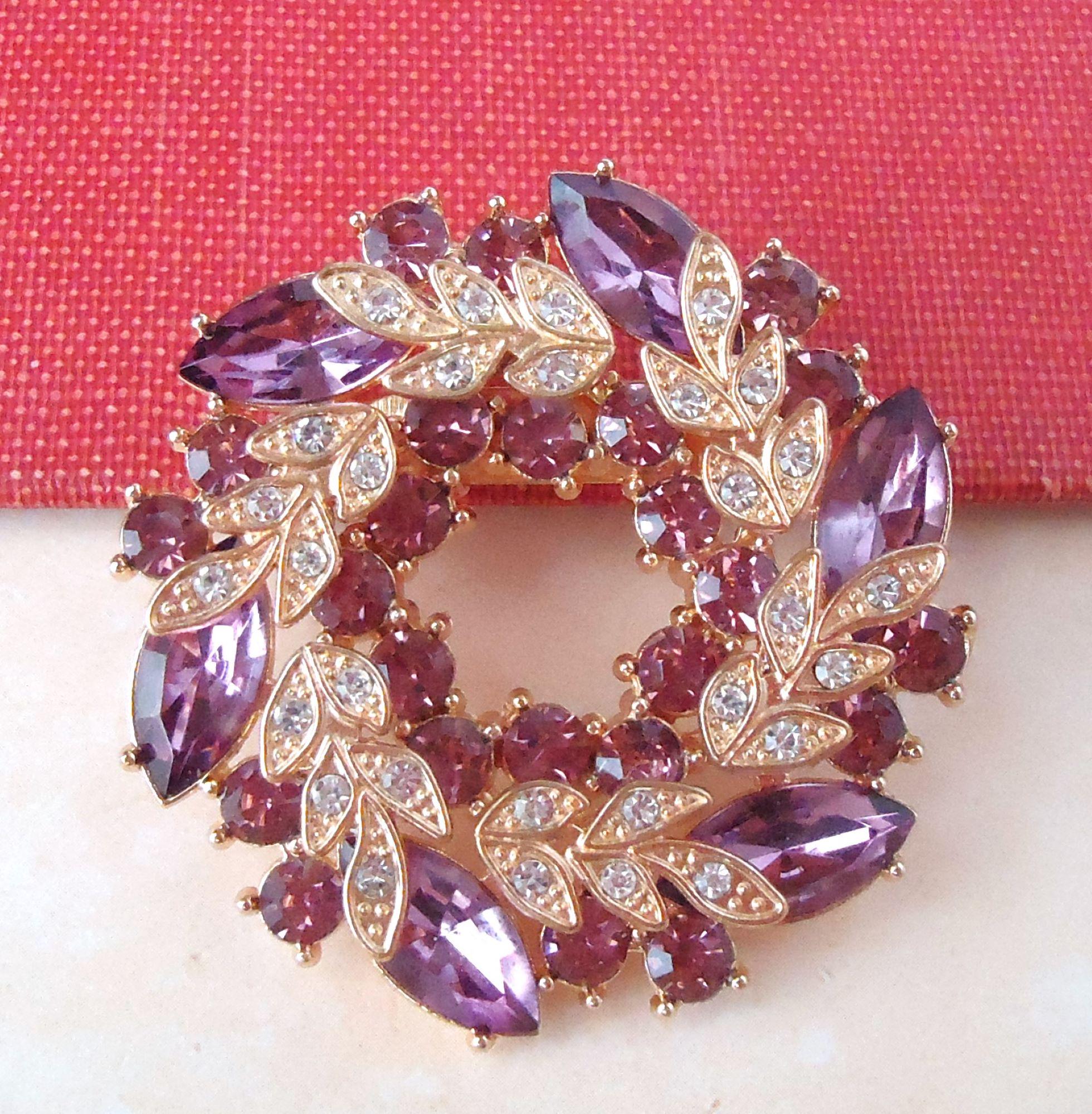 アメジストクリスタルブローチ、ラインストーンピン、宝石付き