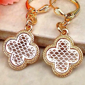 Pendientes colgantes de filigrana de metales mixtos, oro rosa, joyería moderna, hechos a mano.