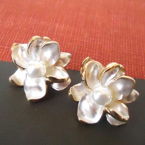 White Flower Stud Earrings Wedding Pearl Post Earrings MOP Jeweled Gold Bridal Floral Rhinestone Statement Mother Of Pearl  Gift Handmade