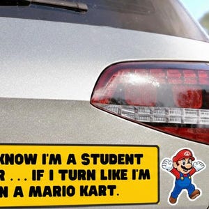 面白い学生ドライバー用車用マグネットの格言 | 新人ドライバー用バンパーステッカー風マグネット | 16歳の誕生日プレゼントのアイデア!