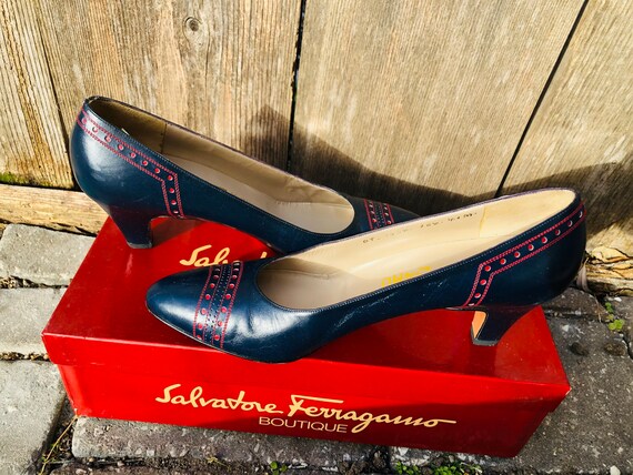 Vintage Navy Ferragamo Pumps with Red Detail 7.5AA