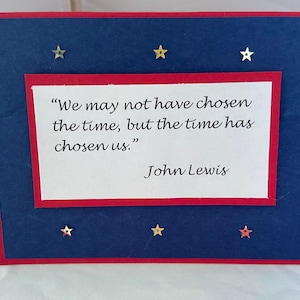 Tarjeta de notas en blanco con cita de John Lewis