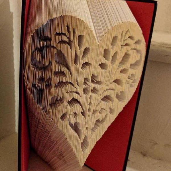 Patrón plegable de libro para cortar y doblar corazón de flores