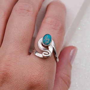 Vintage sterling snake ring with gemstone 925 turquoise ring for women Silver swirl ring size 7 December birthstone