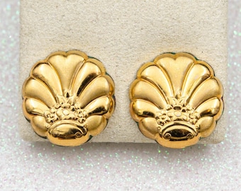 Vintage gold filled screw back earrings La Mode scallop shell earrings Non pierced earrings