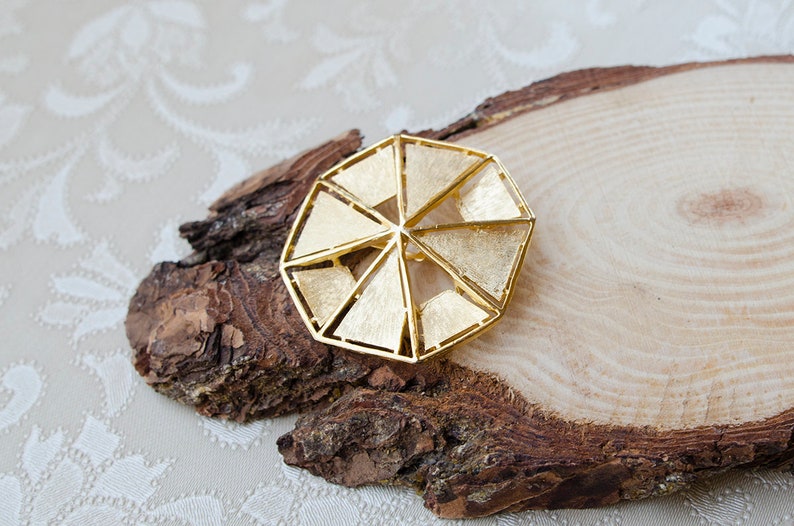 xmas gift jewelry large dome vintage pin Maltese cross gold tone vintage brooch