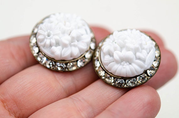 Vintage white carved celluloid earrings Non pierc… - image 10