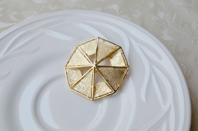 xmas gift jewelry large dome vintage pin Maltese cross gold tone vintage brooch