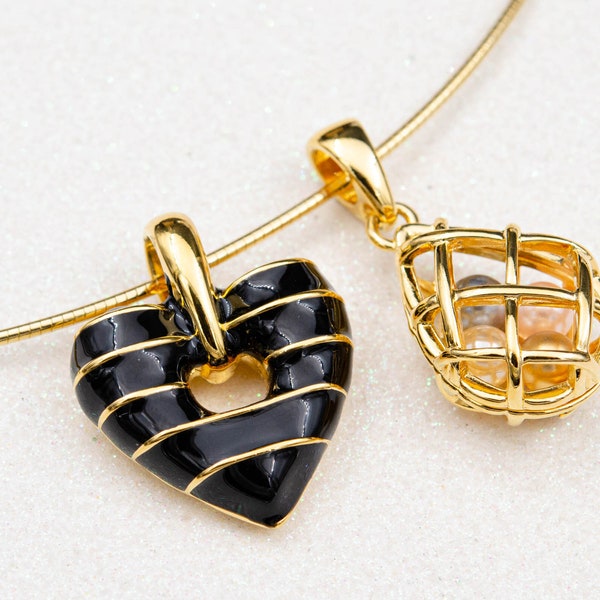 Collier vintage interchangeable Joan Rivers Bracelet de cou en or Chaîne oméga semi-rigide avec coeur en émail noir Collier cage de perles