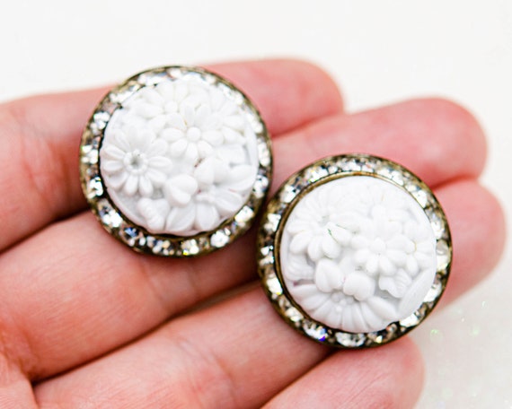 Vintage white carved celluloid earrings Non pierc… - image 3