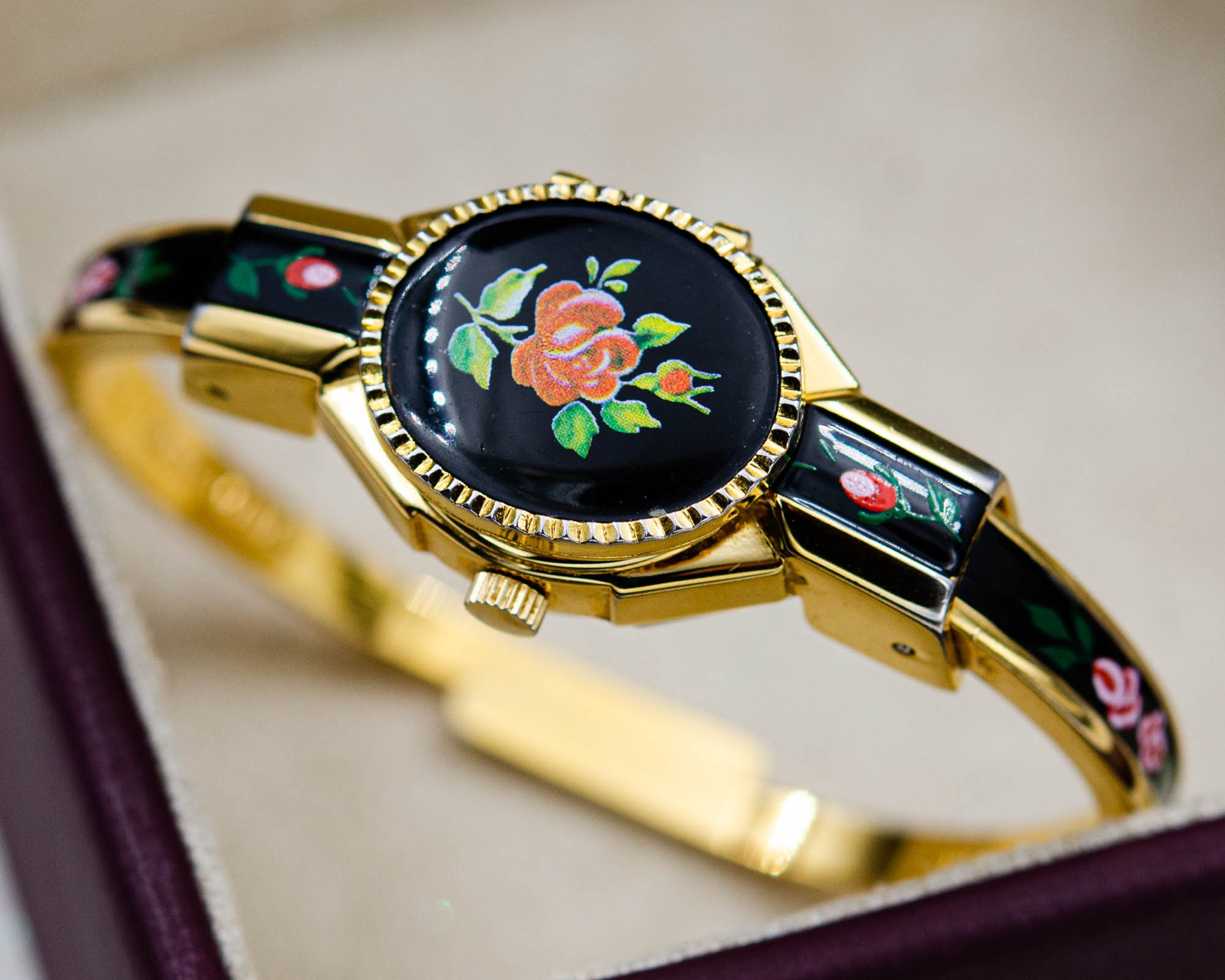 Vintage Floral Watch Swiss Made Hidden Watch With Roses Dial  display picture 1