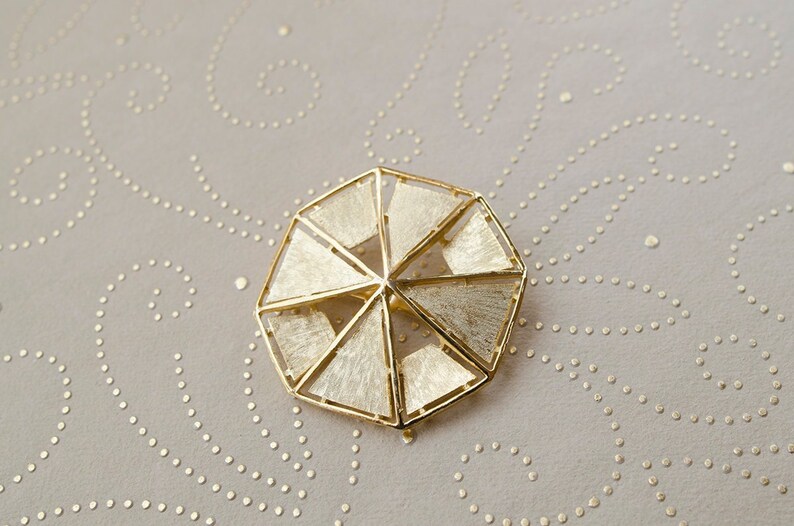 xmas gift jewelry large dome vintage pin Maltese cross gold tone vintage brooch