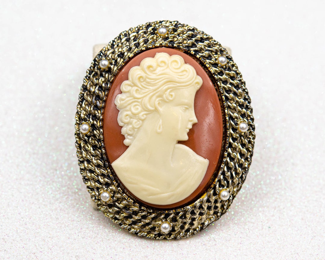 Broche Vintage Camée En Résine Doré - Ancienne - Bon état - Sans Marque