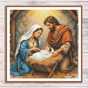 Puede incluir: Una impresión enmarcada que representa la Natividad. María, con una túnica azul y un velo blanco, y José, con una túnica marrón, contemplan al niño Jesús en un pesebre. La obra de arte está ambientada en un establo rústico con luz brillante.
