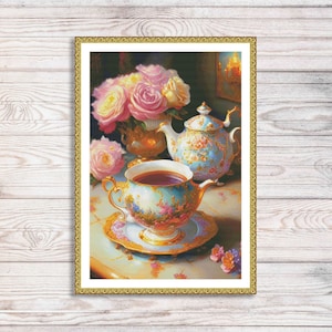 Puede incluir: Una pintura enmarcada de un bodegón con una tetera, una taza de té y un ramo de rosas rosas. La tetera y la taza de té están decoradas con motivos florales en tonos azules, rosas y dorados. La pintura está sobre un fondo oscuro.