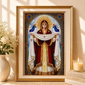Puede incluir: Una impresión de icono religioso enmarcada que muestra una figura central con túnica roja oscura y dorada, sosteniendo un velo blanco con cuentas y cruces rojas. Dos ángeles con túnicas azules flanquean la figura sobre un fondo azul.