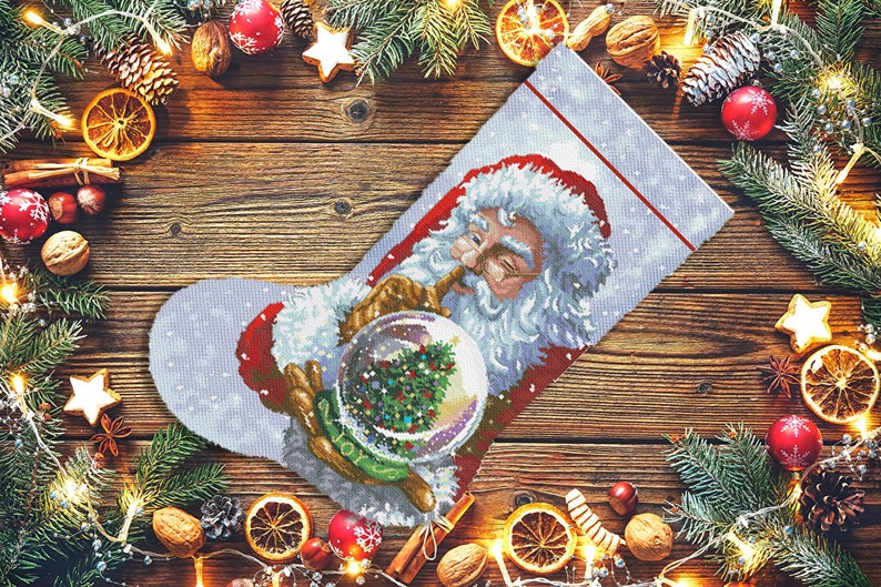 Weihnachtsstrumpf Weihnachtsmann mit Glaskugel Kreuzstichvorlage Zählmuster Weihnachtsmann Stickerei XStitch Embroidery Needlepoint Chart Sofortiger download Bild 5