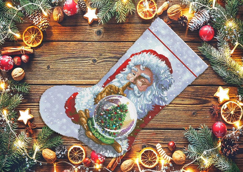 Weihnachtsstrumpf Weihnachtsmann mit Glaskugel Kreuzstichvorlage Zählmuster Weihnachtsmann Stickerei XStitch Embroidery Needlepoint Chart Sofortiger download Bild 7