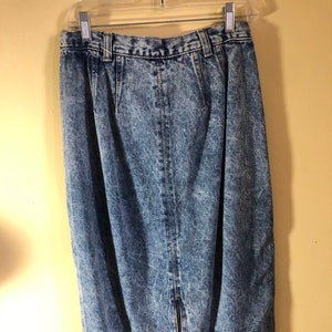 Vintage 80&#39;s Zena 3/4 length Acid Wash Denim Jean Skirt 28&quot; Waist Zippered Kick Pleat & Zipper Slit in Front Button + Zip Fly
