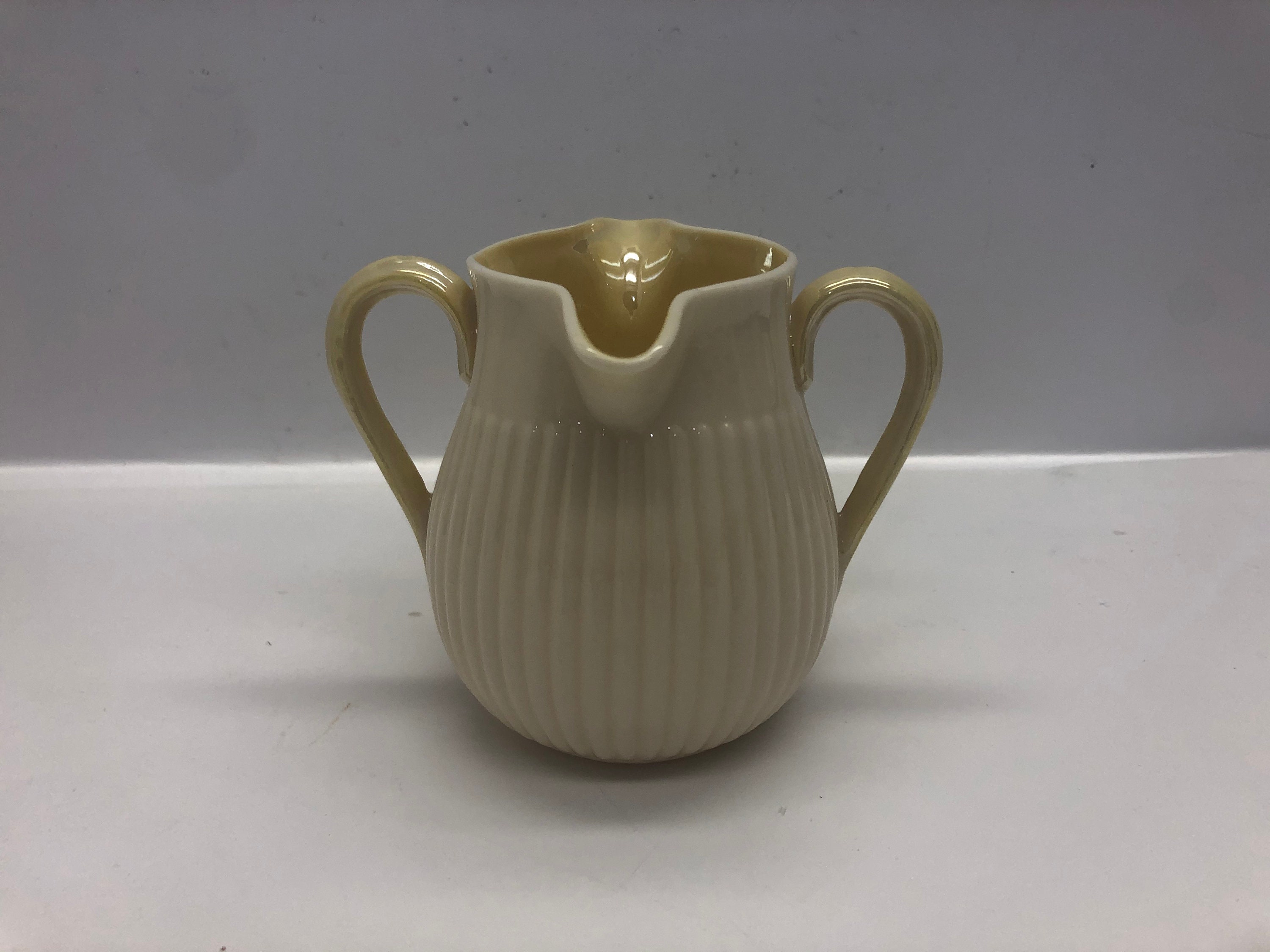 ヴィンテージ 1955-1965 Belleek ホワイト & イエロー パリアン