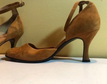 Vintage 1980's Suede Leather Impo Visage Size 7 Kitten Heel Closed Toe Pumps Sandals Ankle Strap Adjustable