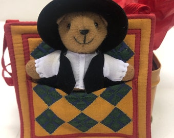 Amish Teddy Bär in Quilt in Blechdose Sammler Weihnachtsschmuck von Ann M. Dezendorf