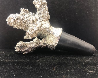 Oscar de la Renta Coral theme cast metal wine bottle stopper by Lunt silversmiths