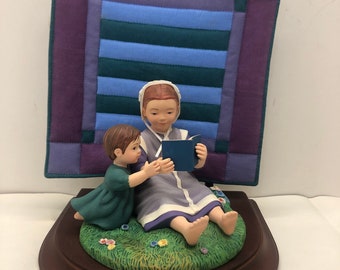 Vintage Willits Amish Heritage quilt figurine “Sarah and Maggie” by Anne Dezendorf 1997 new in box