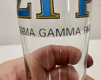シグマ・ガンマ・ロー女子学生クラブの脚付きビールグラス（ギリシャ文字入り）