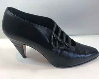 Size 10 Via Spiga Butter Soft Black Leather Strap Front Pumps with Buttons  w/ 4" Shaped High Heels Dress Shoes Vintage 1990's