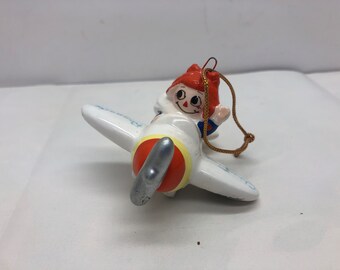飛行機を飛ばすラガディ・アンのクリスマスオーナメント 1980年 シュミット作