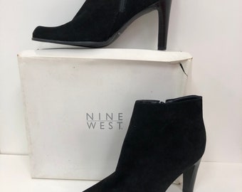 Vintage Nine West 10 M Black Suede Renya Zip Ankle Boots 3-3/4" heel Like New Condition