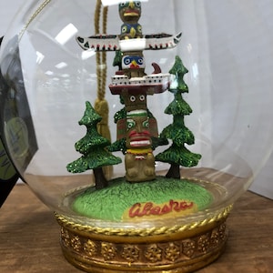 Vintage Flavia Milano Sammlerstück Memory Globe Alaska Totempfahl Souvenir Memorabilia