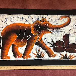 Afrikanischer Elefant Batik - handbemalt, pflanzengefärbt, mit Liebe gemacht