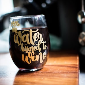Eau au verre de vin, eau transformée en vin, eau en vin, verre de vin, verre de vin sans tige, cadeau de verre de vin, verre de vin religieux