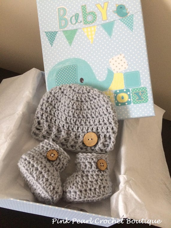 Regalo de gorro y patuquitos hechos a mano Gorro y patuquitos