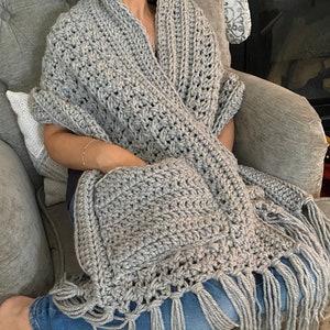 Châle avec poche | Écharpe en tricot épais | Ruana | Châle douillet | Cadeau pour maman | Châle au crochet | Châle d'épaule | Châle au crochet | Ruana au crochet