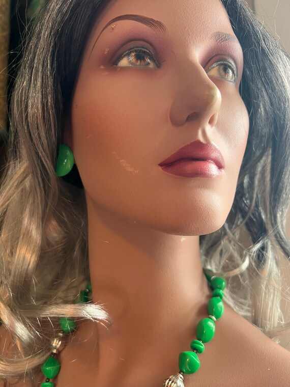 Retro Vibrant Green Necklace And Earring Set - image 2