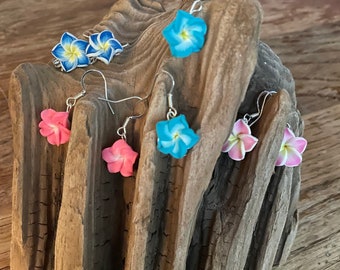 Collier Choker Hawaïen En Cuir à Double Rang Avec Fleur De Frangipanier - Occasion