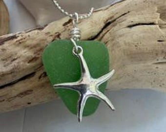 Kellygroene strandglas hanger met zeester: handgemaakte draadomwikkelde zeeglas G4