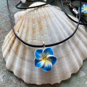 Blue white Hawaiian flower necklace on shell