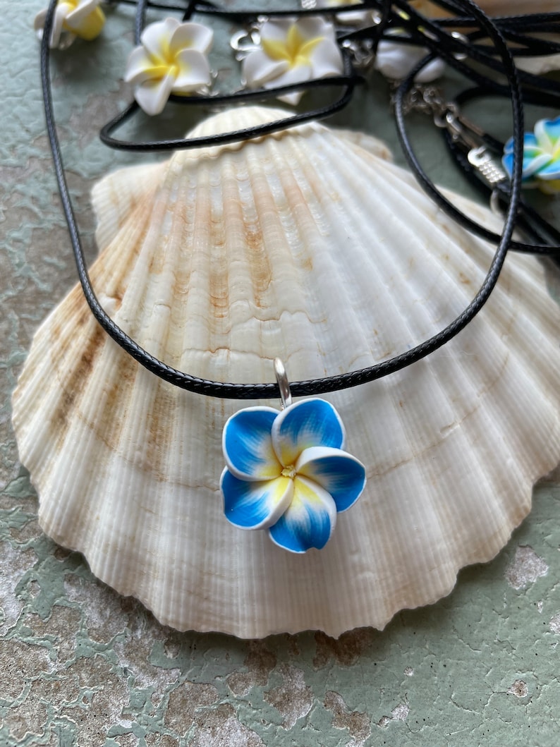 Blue white Hawaiian flower necklace on shell