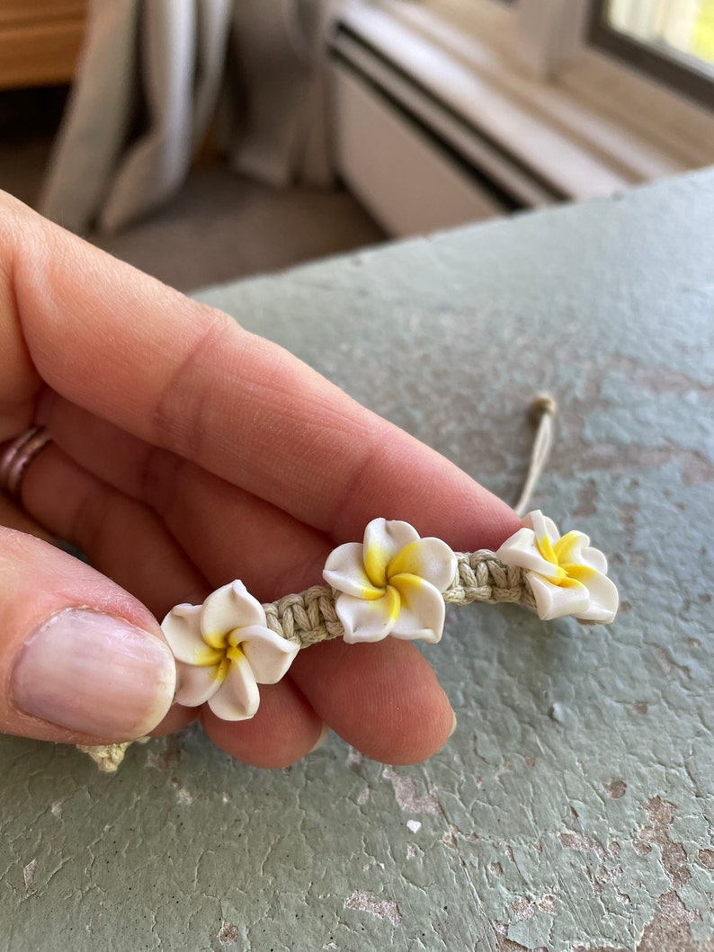 Hawaiian flower bracelets macrame hemp plumeria bracelet tropical beach jewelry adjustable white/yellow