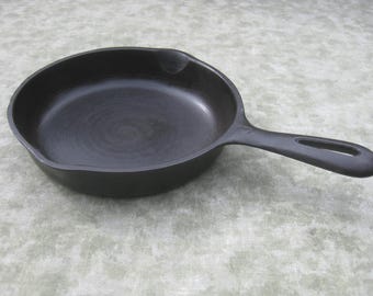 Vintage Unmarked WAGNER #3 Cast Iron Skillet 6 1/2" Smooth Bottom Fry Pan  c. 1960s