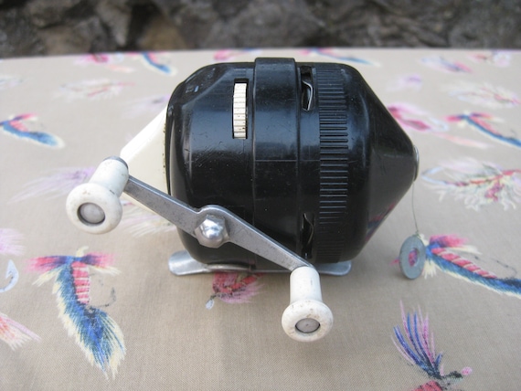 Vintage ZEBCO Model 202 Closed Face Spin Cast Fishing Reel USA -  Hong  Kong