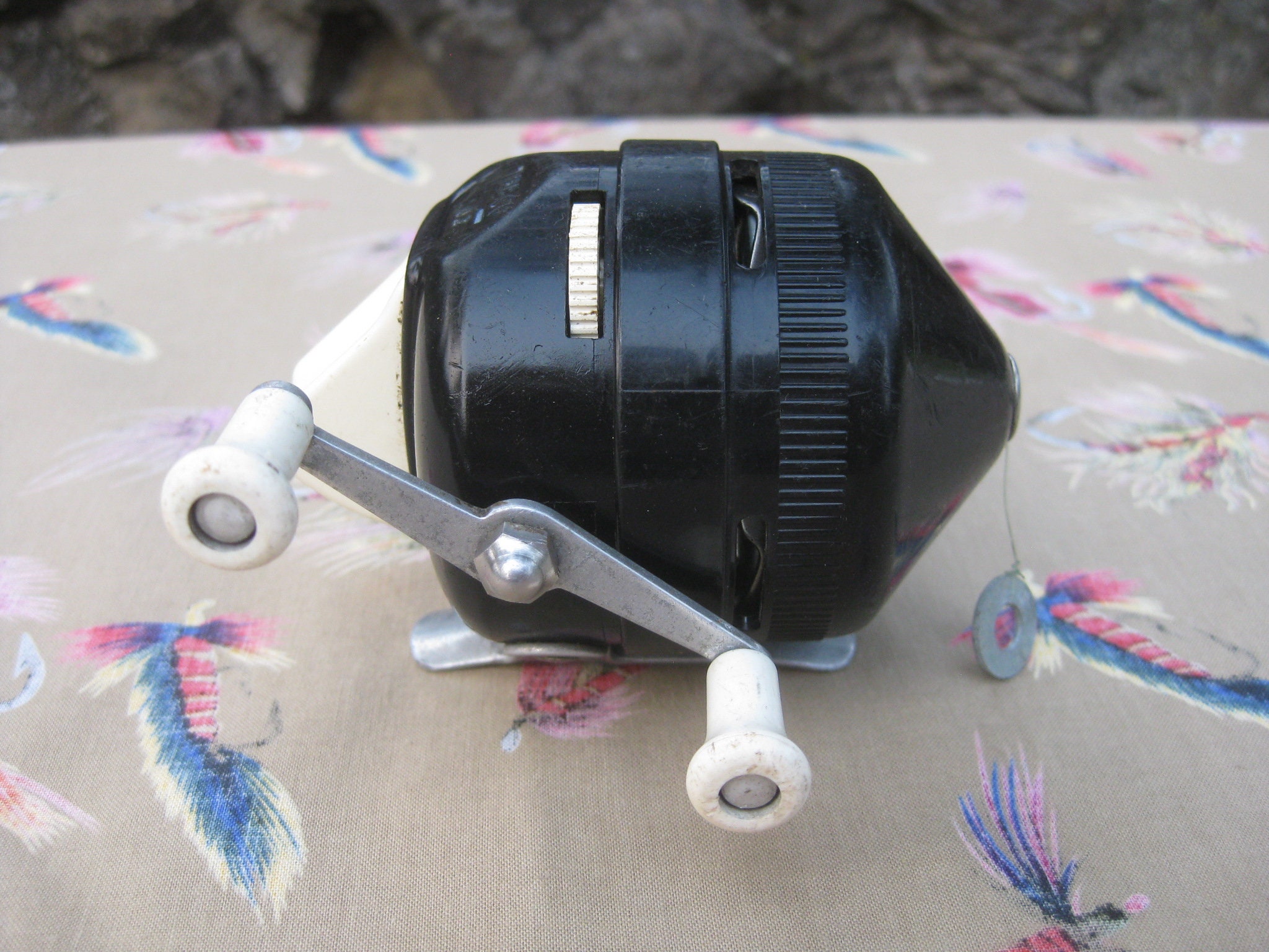 Vintage ZEBCO Model 202 Closed Face Spin Cast Fishing Reel USA 