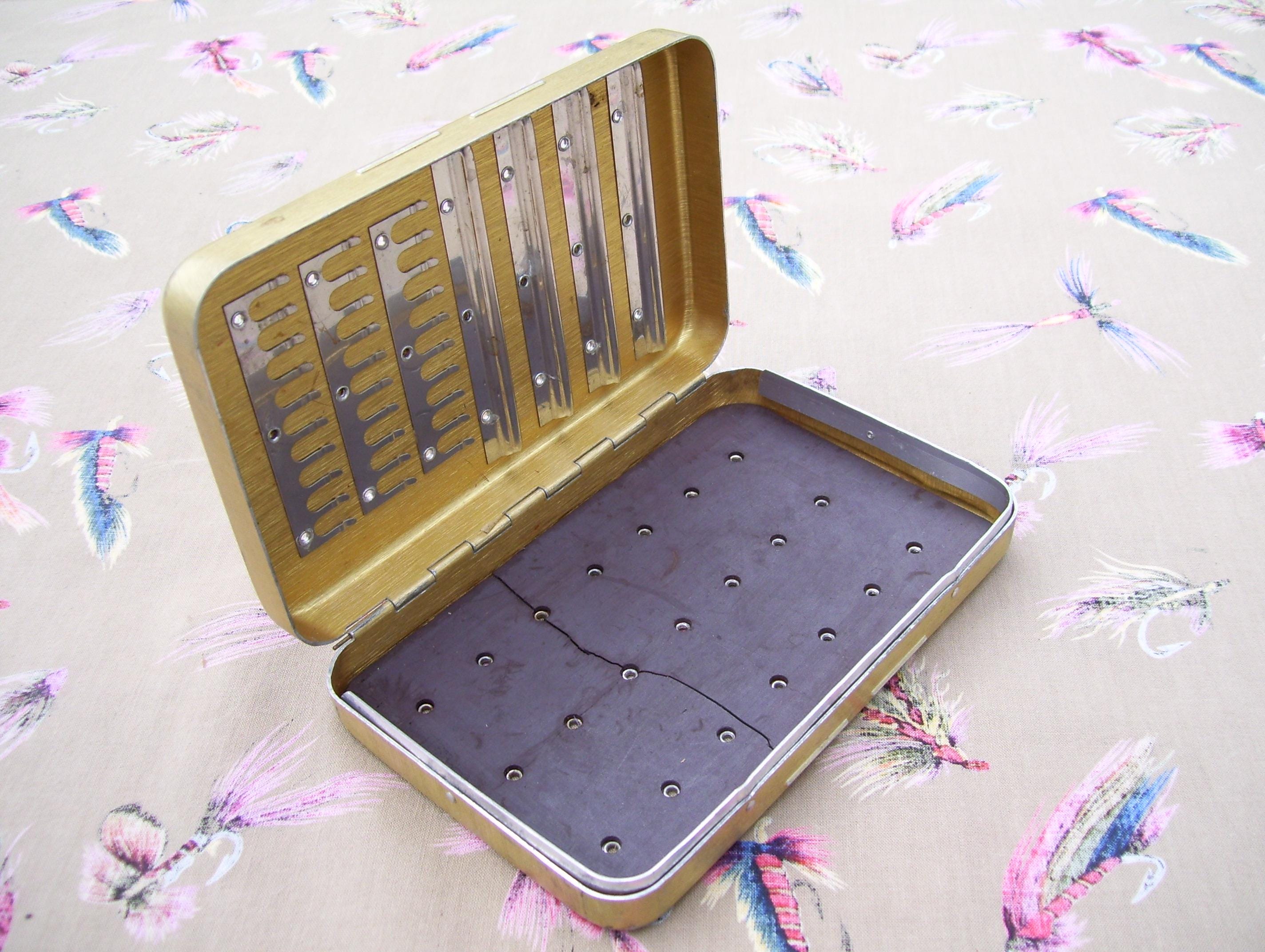 Vintage PERRINE #101 Magnetic Fly Box Gold Tone Aluminum Pocket