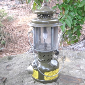 1958 COLEMAN US Military Spec. OD Green Single Mantle Lantern w/ Four Quadrant Globe & Spare Parts Well in Original Box  Complete