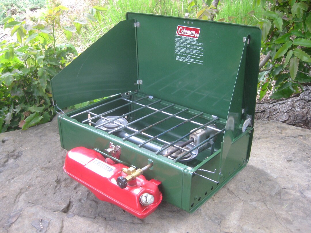 1978 COLEMAN 425E Two Burner Camp Stove W/ Hinged Grill C. 1967-1979 ...