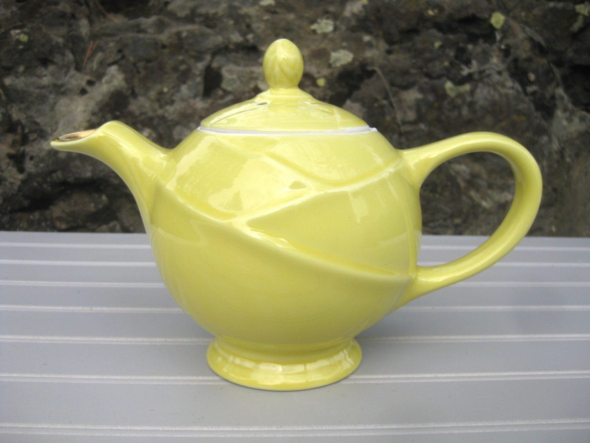 Vintage HALL 0219 Canary Yellow 6 Cup Teapot Moderne Style W/ Lid